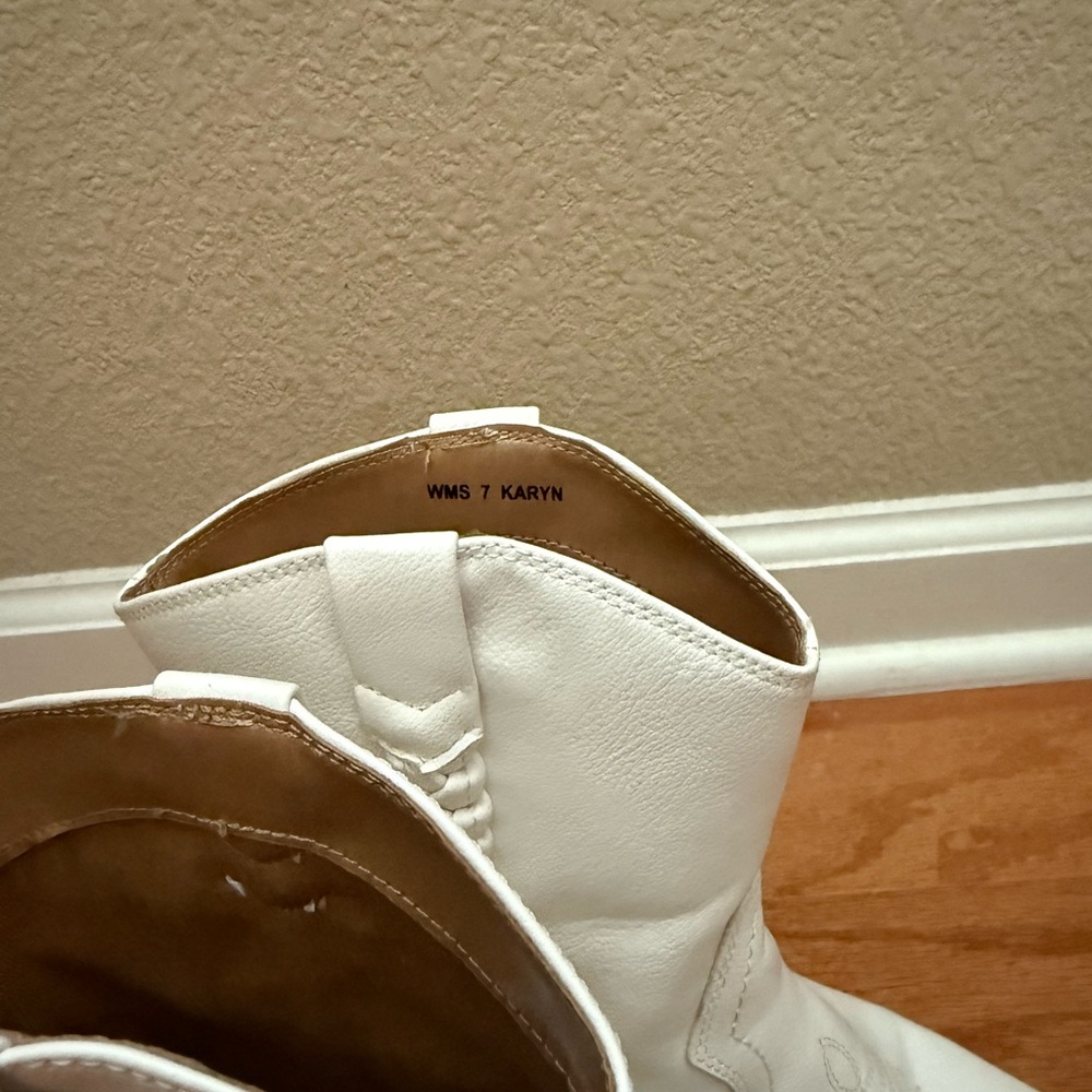 White Boots - Picture 5 of 7